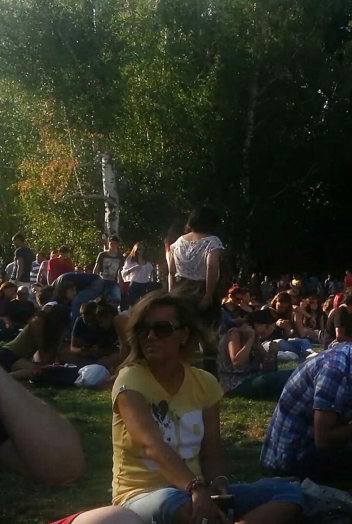 25P Spy sexy women in green grass romanian