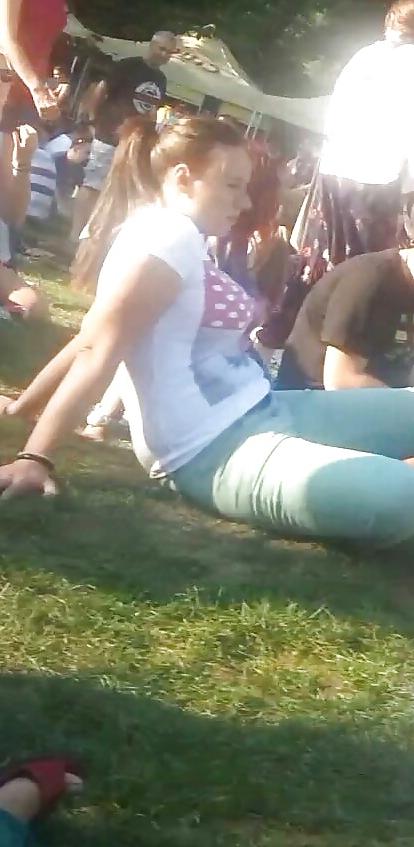 25P Spy sexy women in green grass romanian