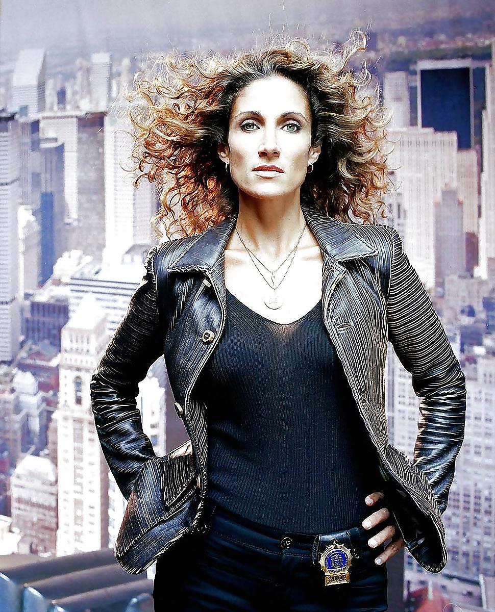 25P Melina Kanakaredes