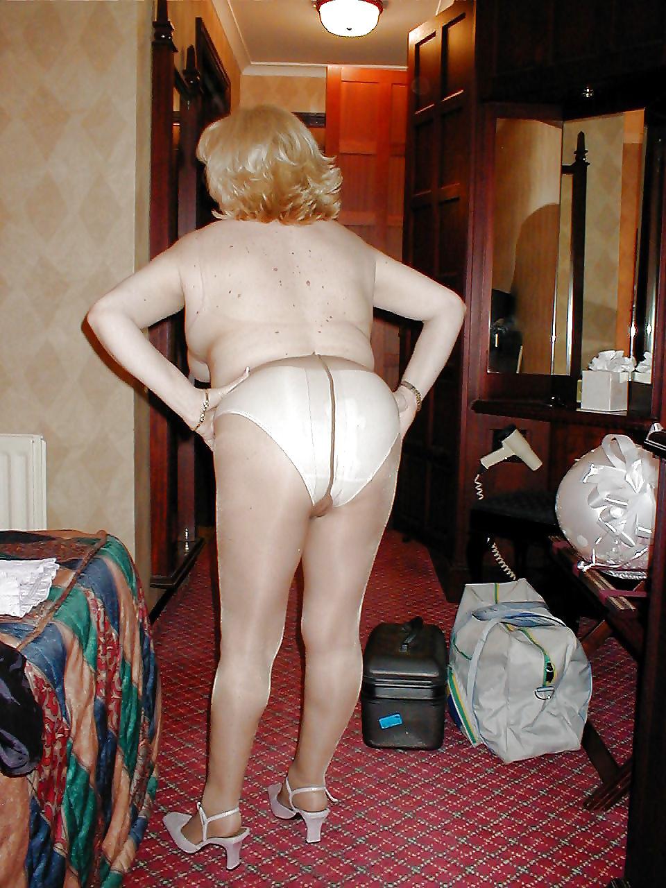 25P Women in panties under pantyhose  27