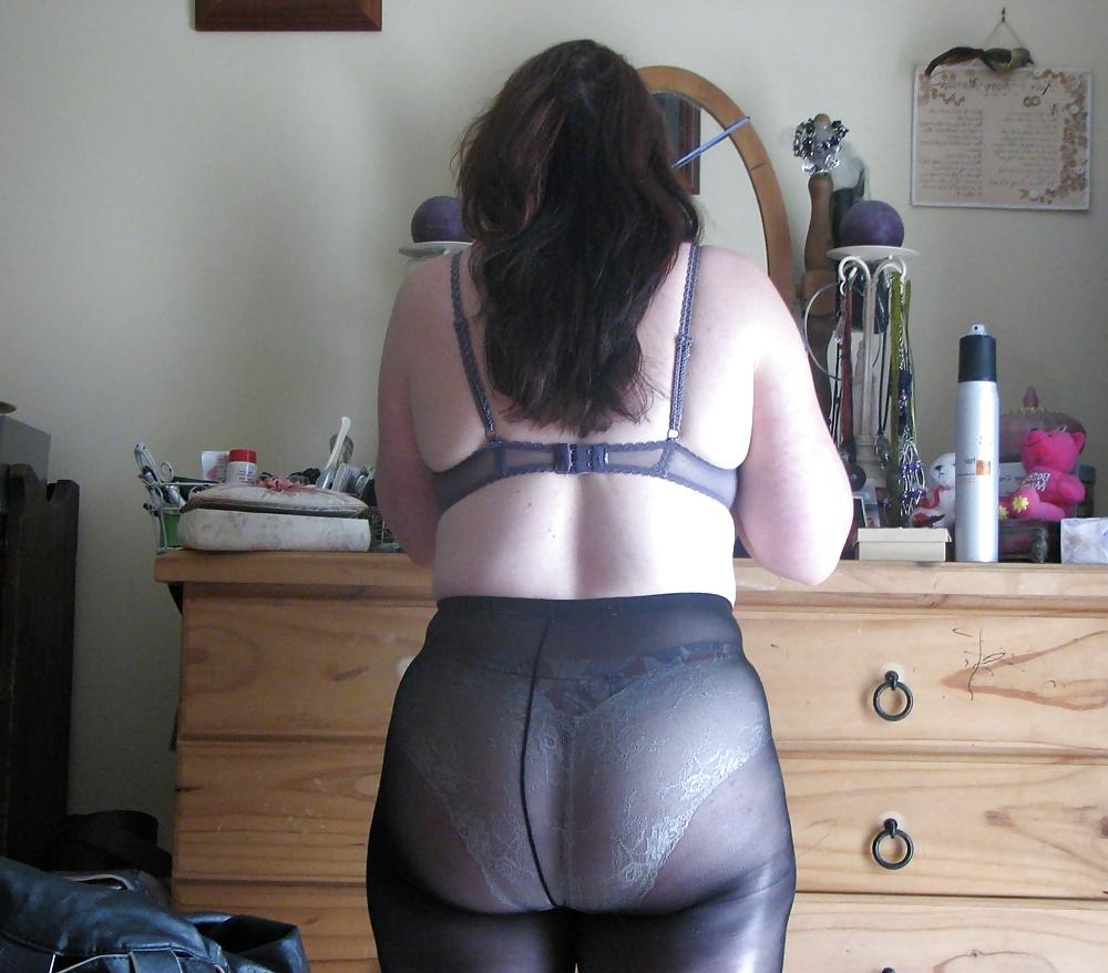 25P Women in panties under pantyhose  27