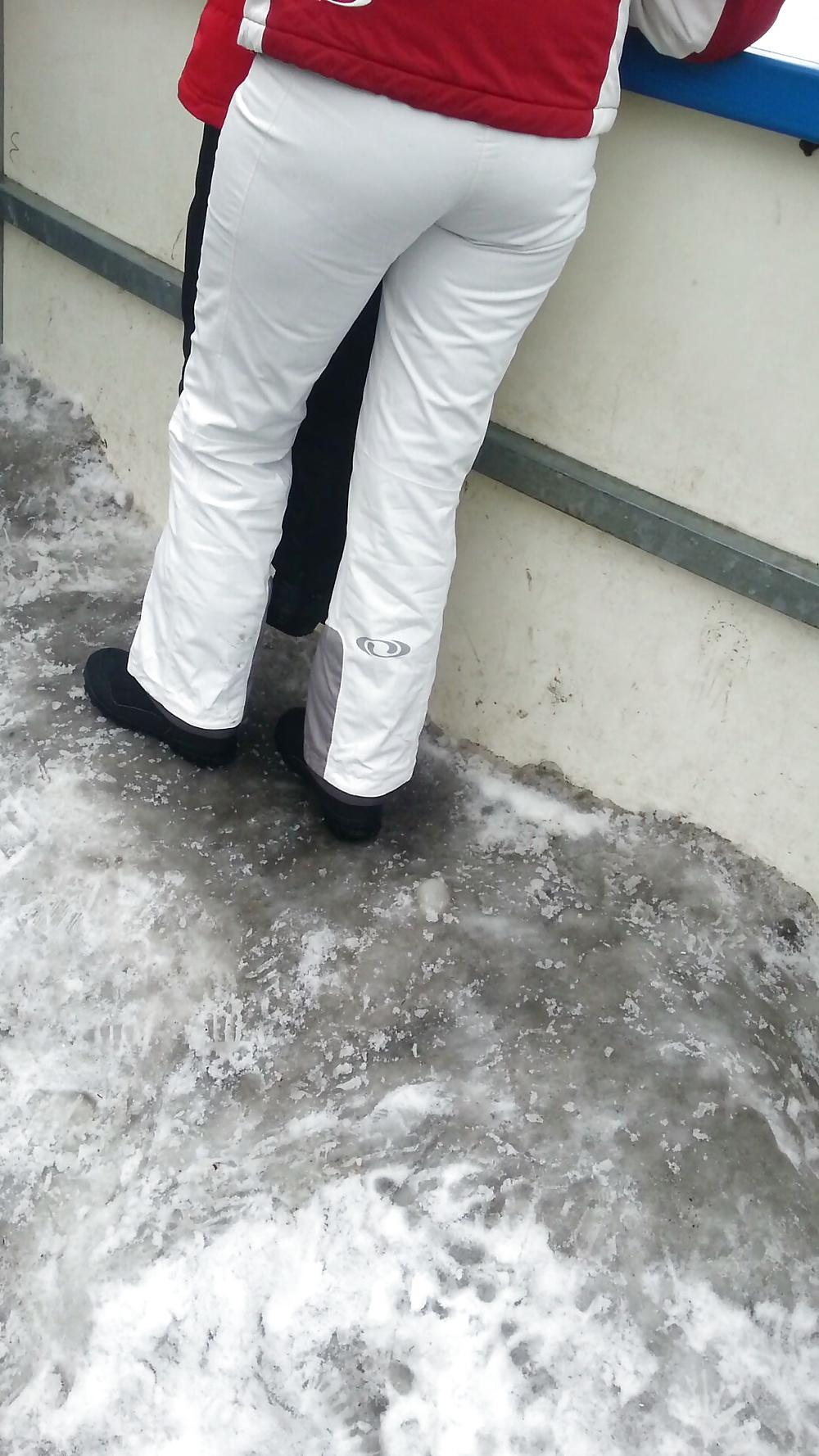 20P Spy sexy ass sweatpants mature romanian