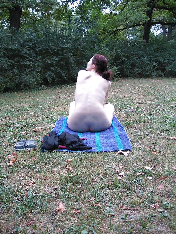 17P Noch mehr Bilder nackt im Park
