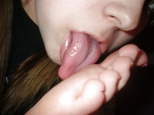 25P These girls toe-tally suck