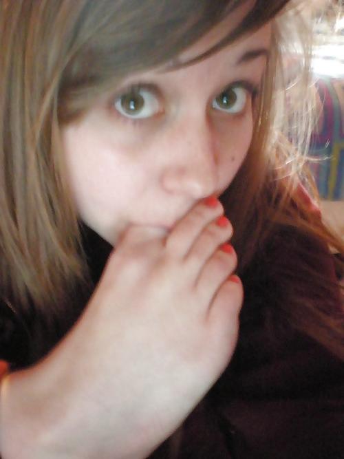 25P These girls toe-tally suck