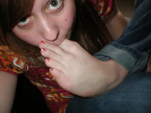 25P These girls toe-tally suck