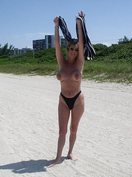 25P Mature Lady At the Beach