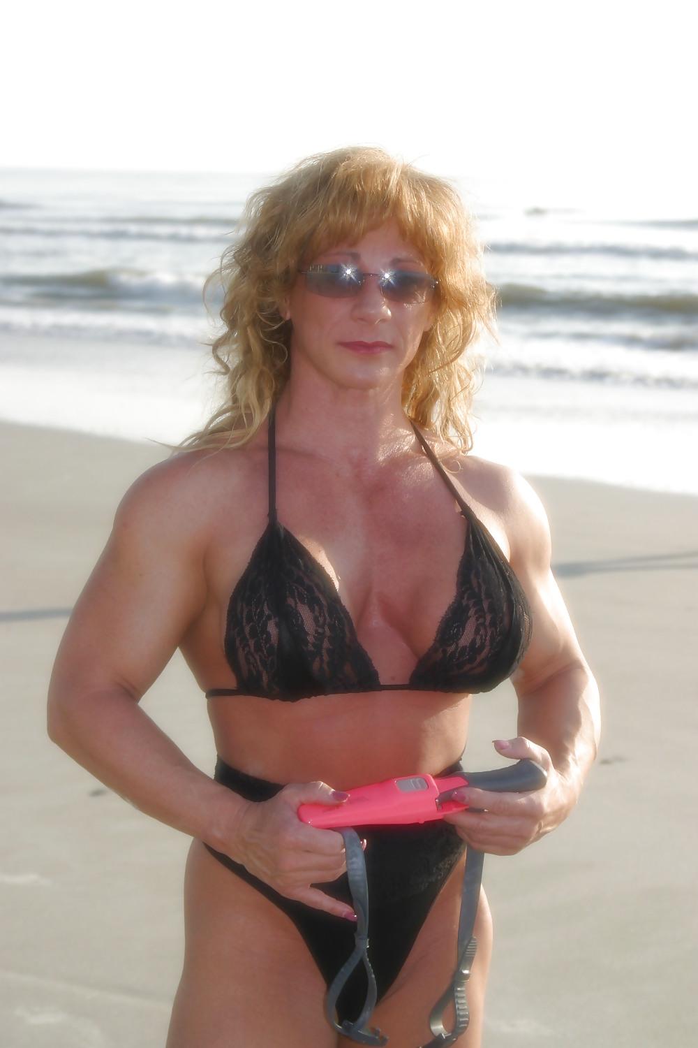 25P Bodybuilder girl