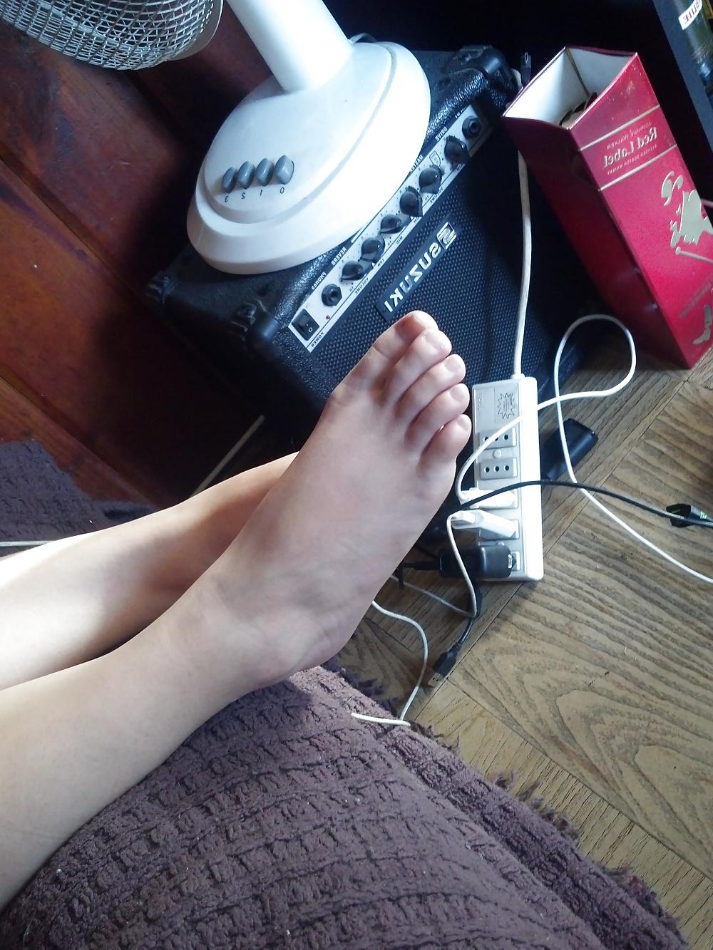 20P Playing with her feet