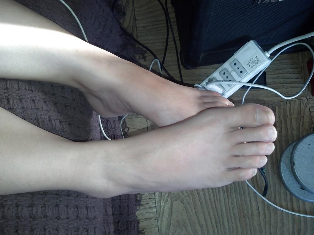 20P Playing with her feet