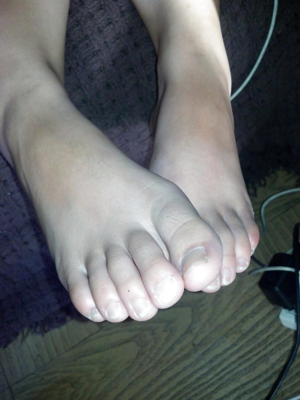 20P Playing with her feet