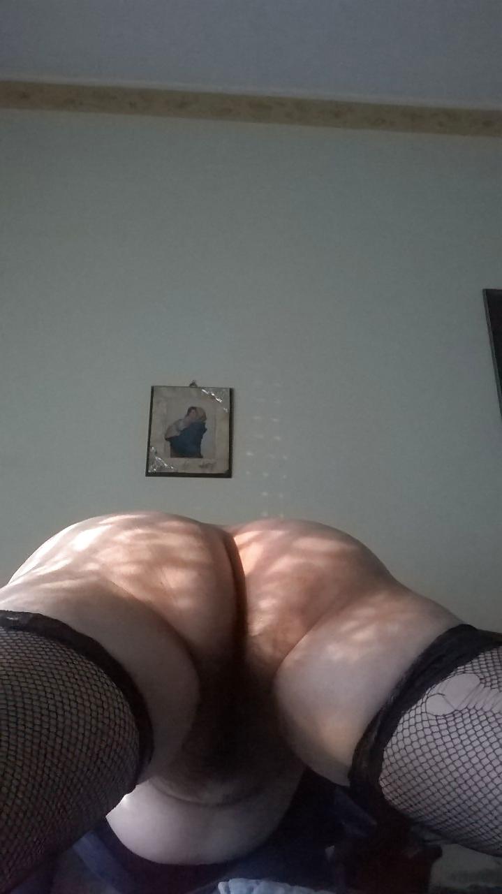 9P MATURE MILF FRIEND IS HORNY IN MORNING 