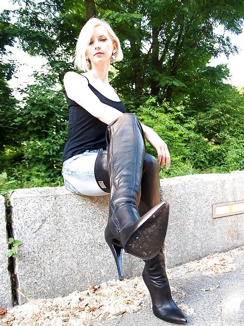 25P Mistress in Jeans 