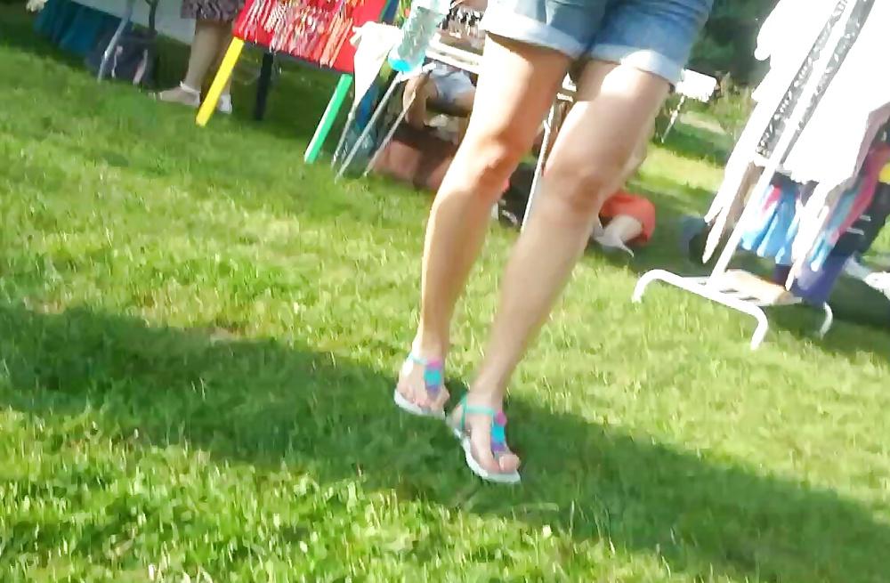 25P Spy feet, legs, foot, ankle, fingers women romanian