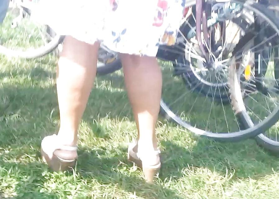 25P Spy feet, legs, foot, ankle, fingers women romanian