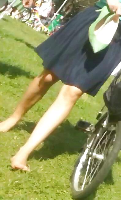 25P Spy feet, legs, foot, ankle, fingers women romanian