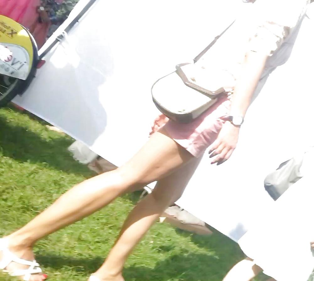 25P Spy feet, legs, foot, ankle, fingers women romanian
