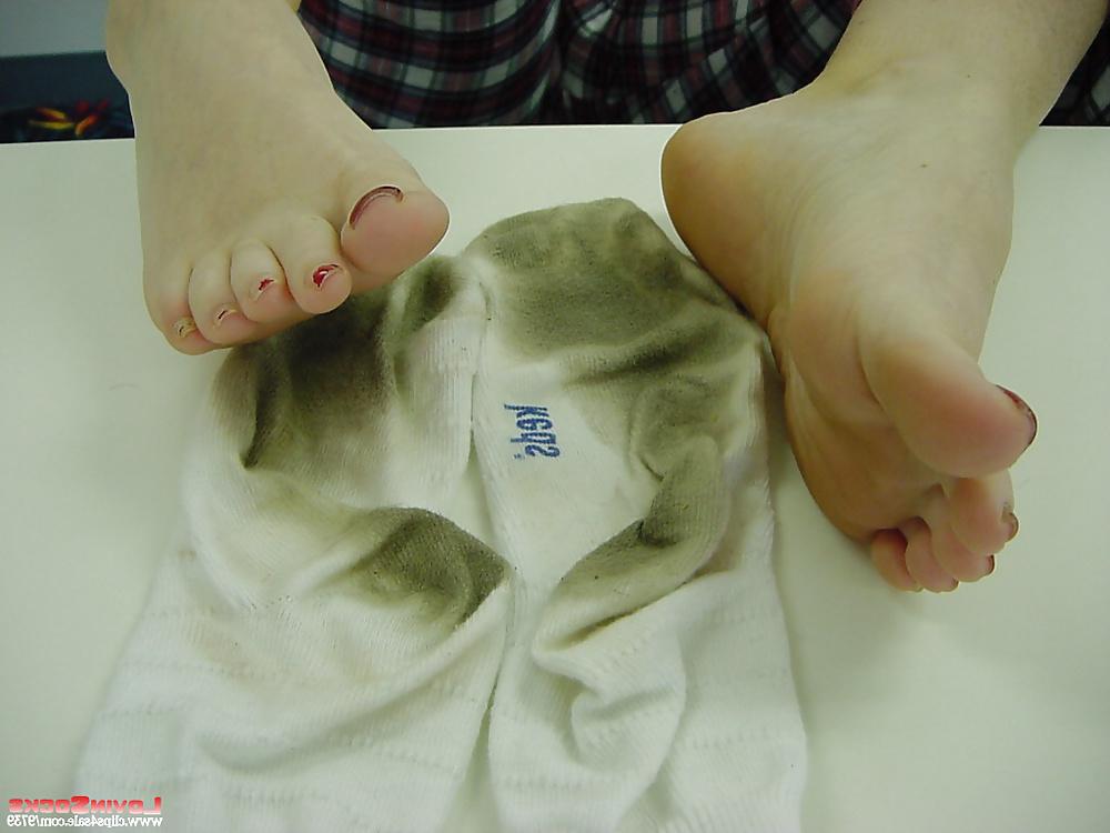 9P For Smelly Socks Lovers :) Sniff & comment hard.