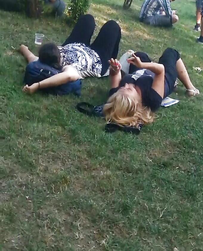 9P Spy sexy teens bust in green grass romanian