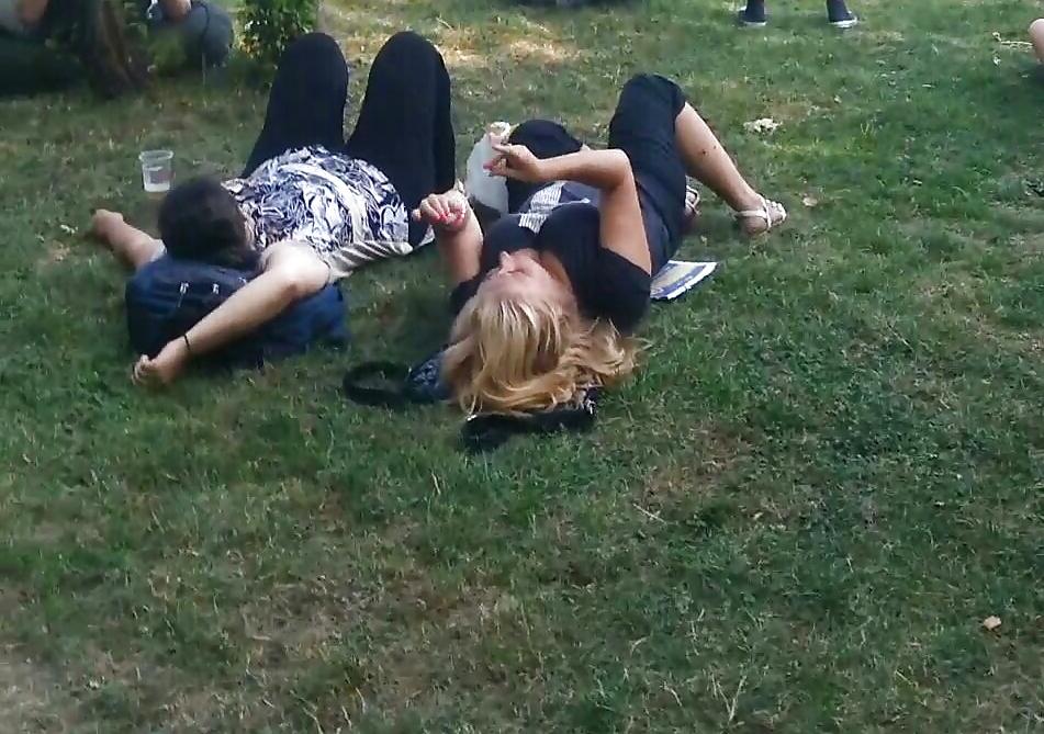 9P Spy sexy teens bust in green grass romanian