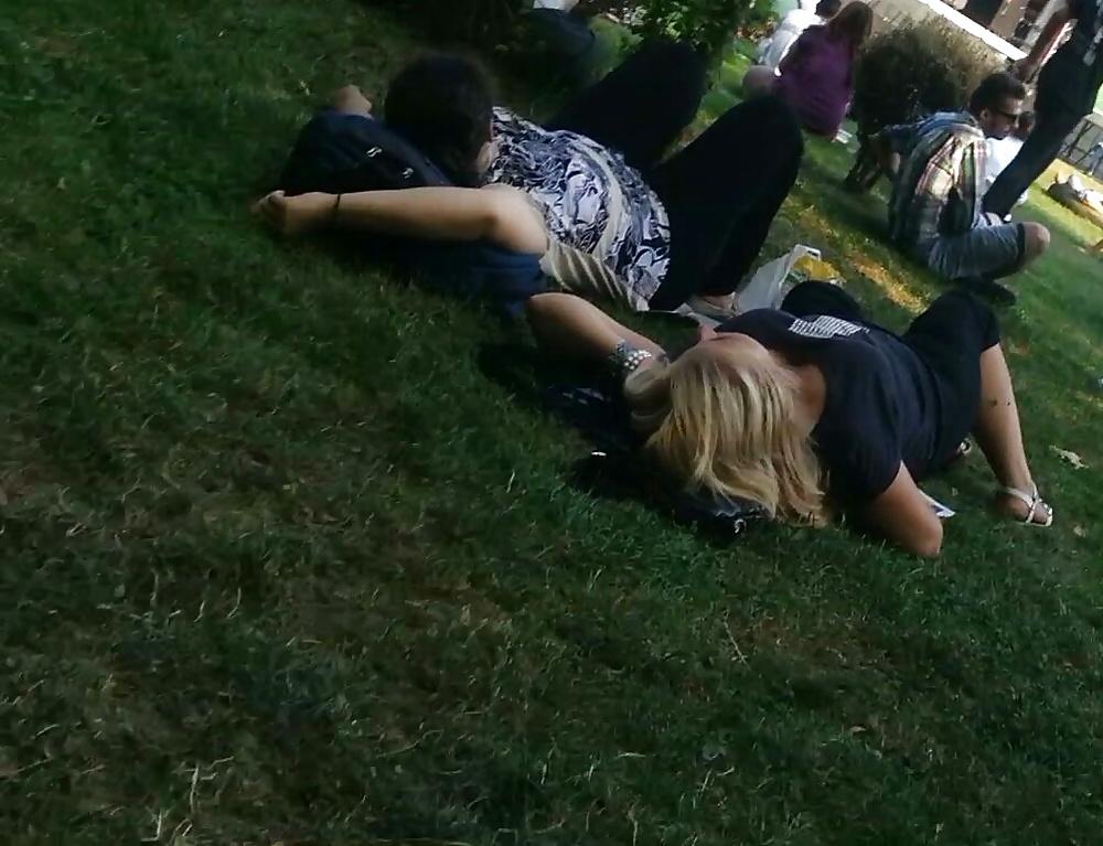 9P Spy sexy teens bust in green grass romanian