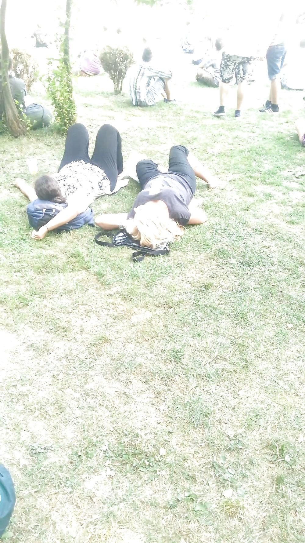 9P Spy sexy teens bust in green grass romanian