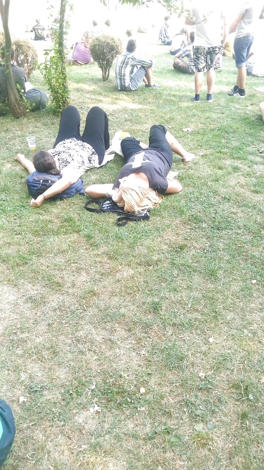 9P Spy sexy teens bust in green grass romanian