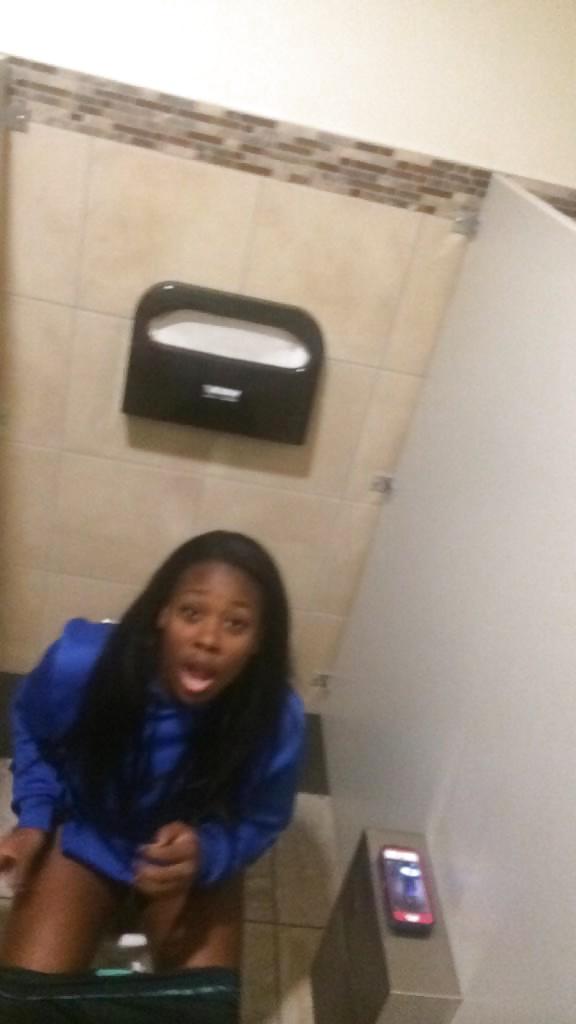 9P Black girls on the toilet