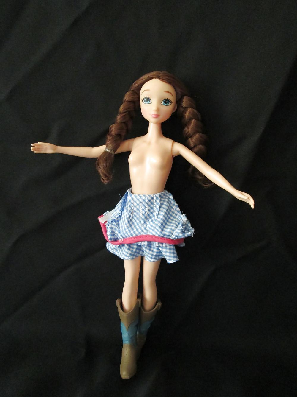 25P Sweet little Dorothy doll