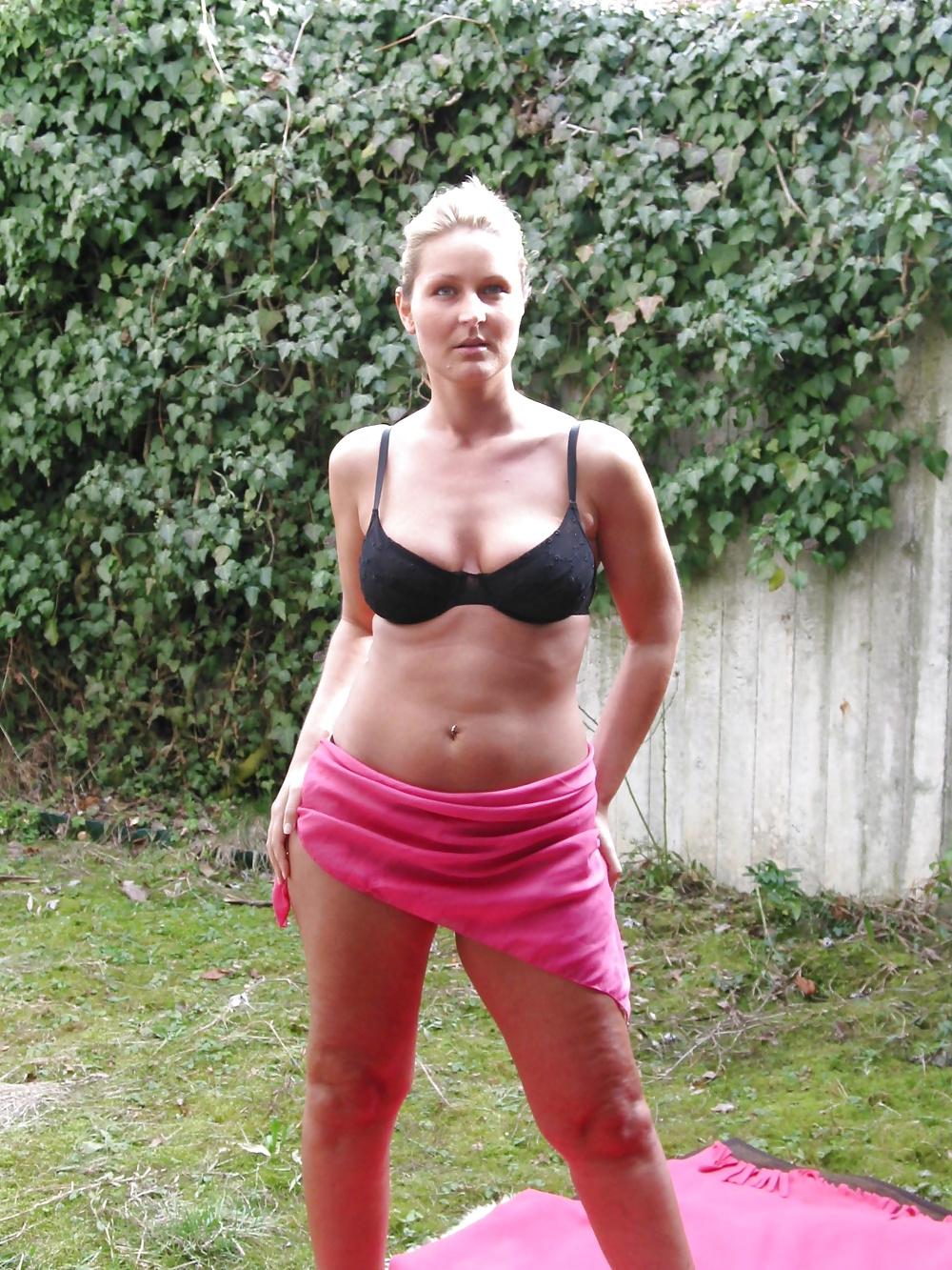 15P How to fuck this mature slut with fat ass?