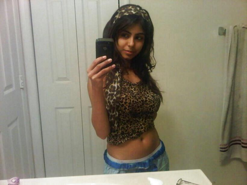 25P Arabic beautiful girl shows her body
