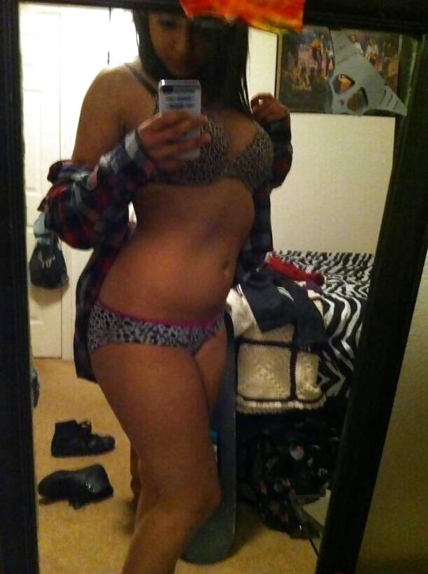 25P Arabic beautiful girl shows her body