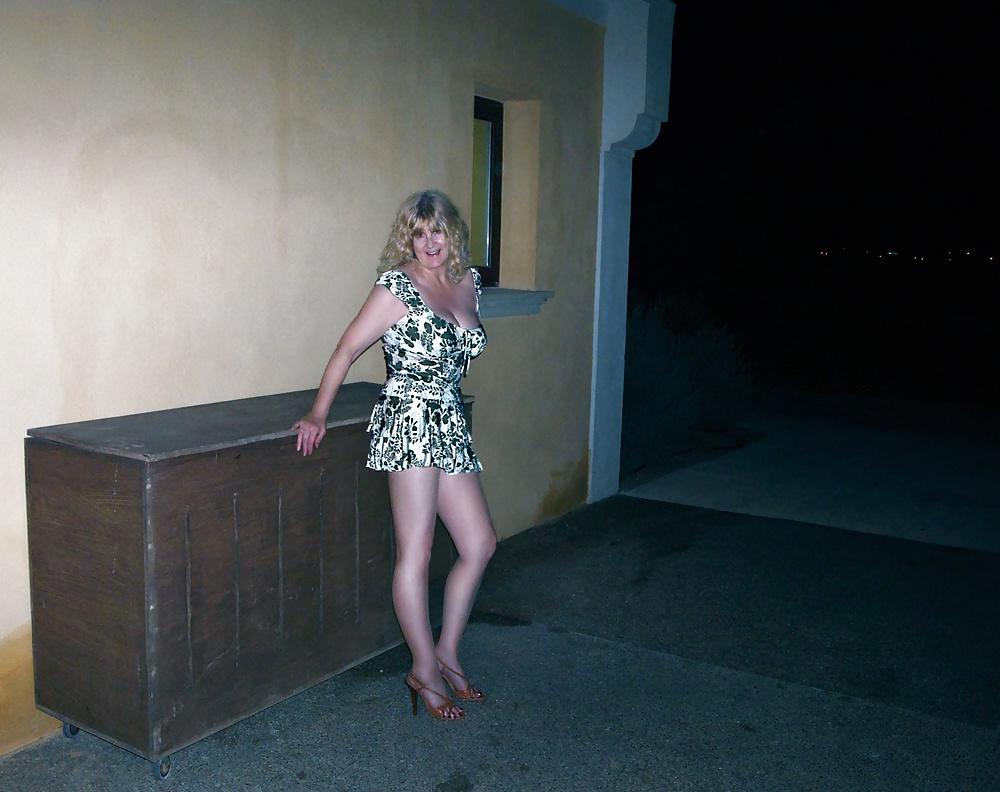 25P Sexy mature with long pantyhose legs