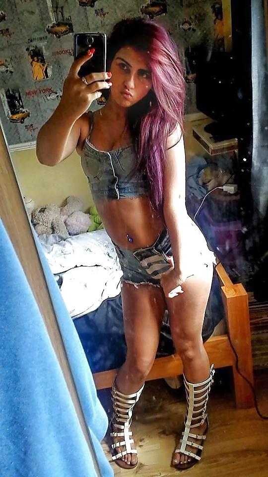 25P Selfie Sluts 11