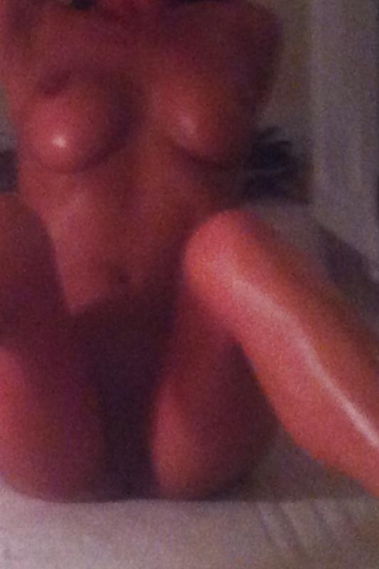25P Amateur Wives Share Photos 3