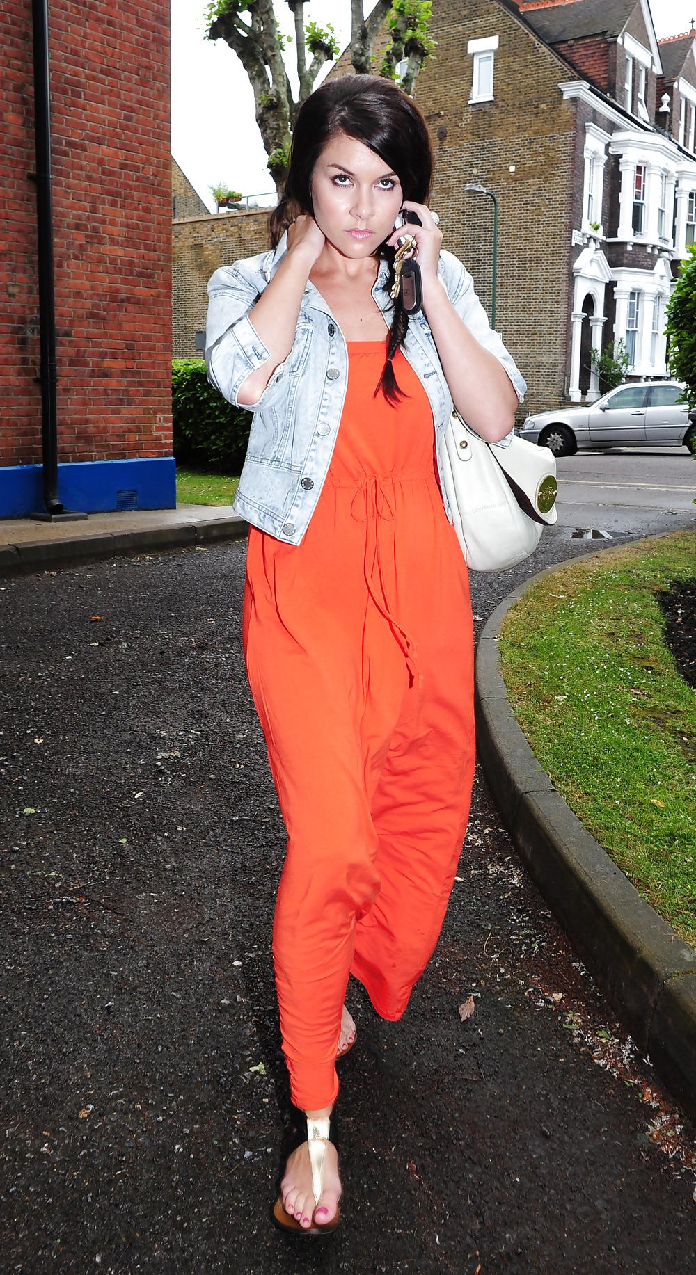 25P Imogen Thomas arriving at her home in London