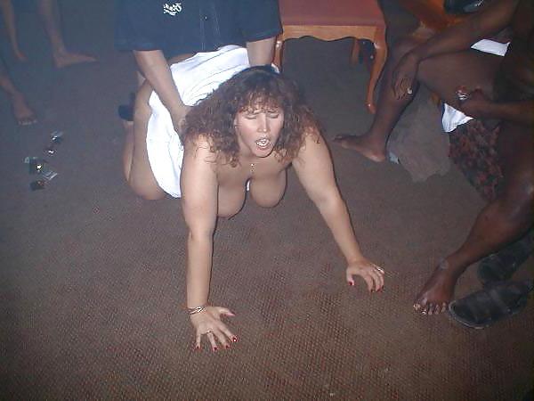 17P Voluptuous women getting it from behind