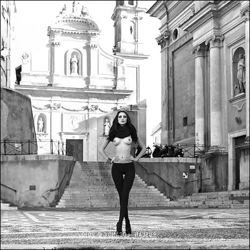20P Erotica b&w II