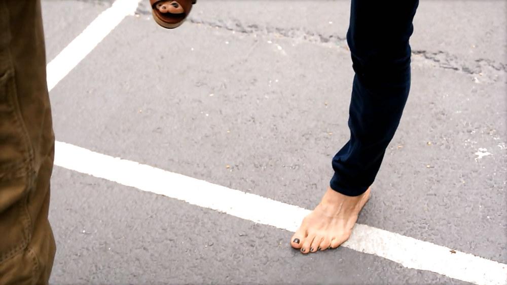7P Candid feet and friend