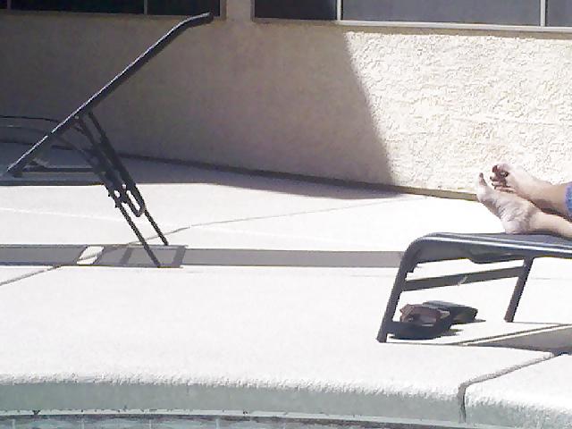 11P My girlfriend's mom's feet candid