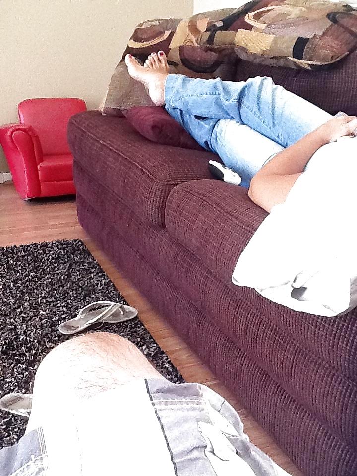 11P My girlfriend's mom's feet candid