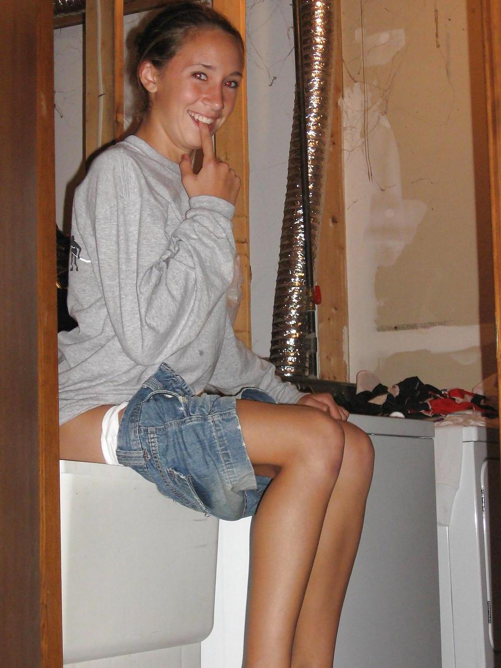 25P Girls Pee in the Sink?