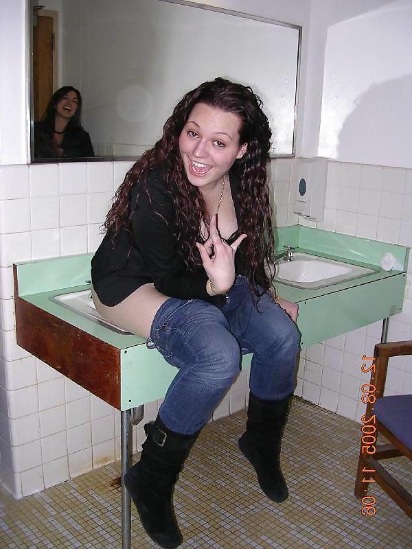 25P Girls Pee in the Sink?