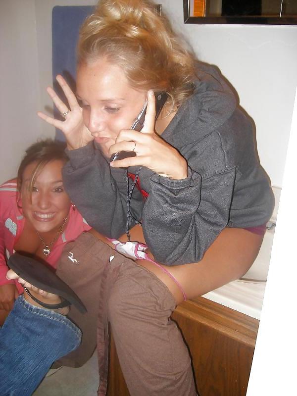 25P Girls Pee in the Sink?