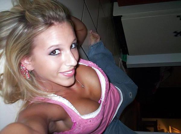 23P Horny party girls 