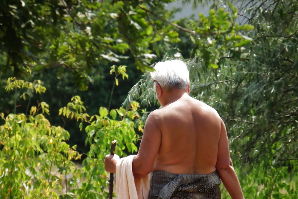 13P Granny naked in the park