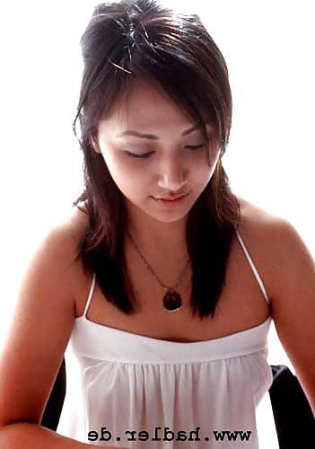 11P Linda Park (Star Trek)