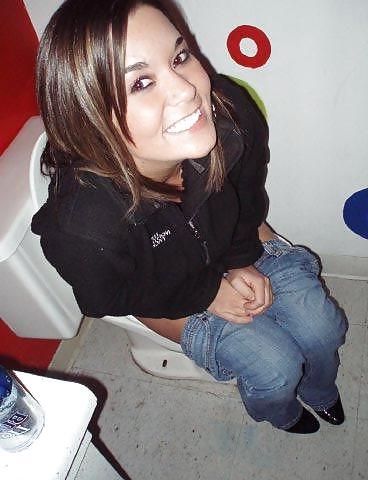 25P Girls on the toilet