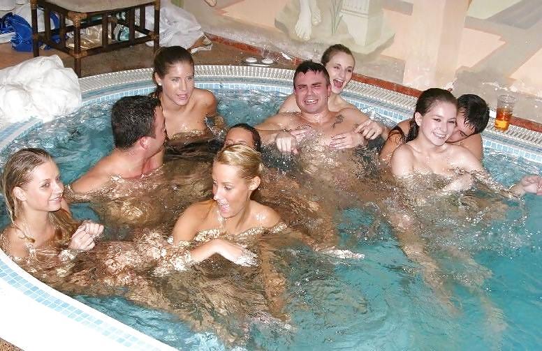 15P Swinger party's in the swimming pool by Sail