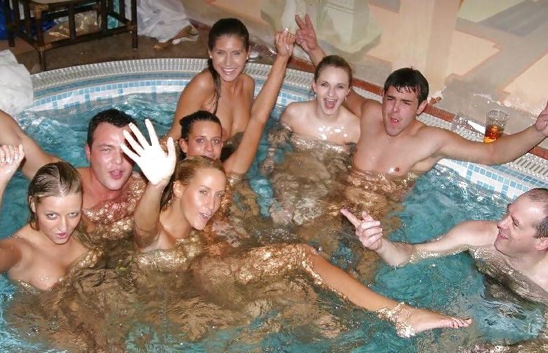 15P Swinger party's in the swimming pool by Sail